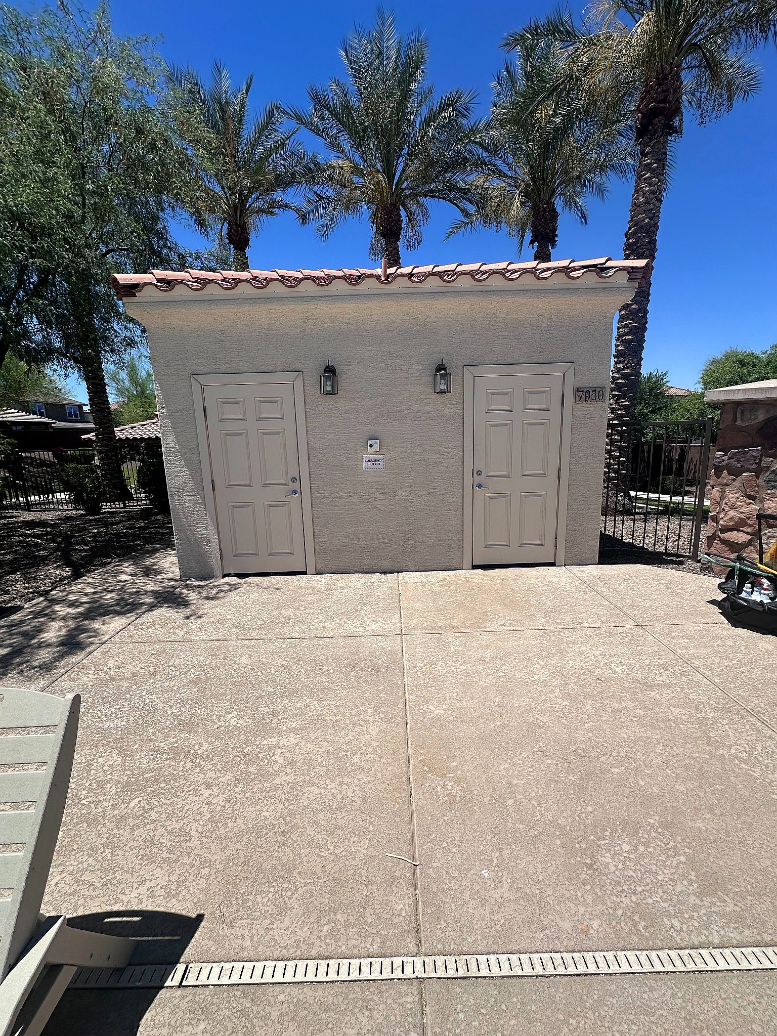 Commercial restroom porter cleaning service