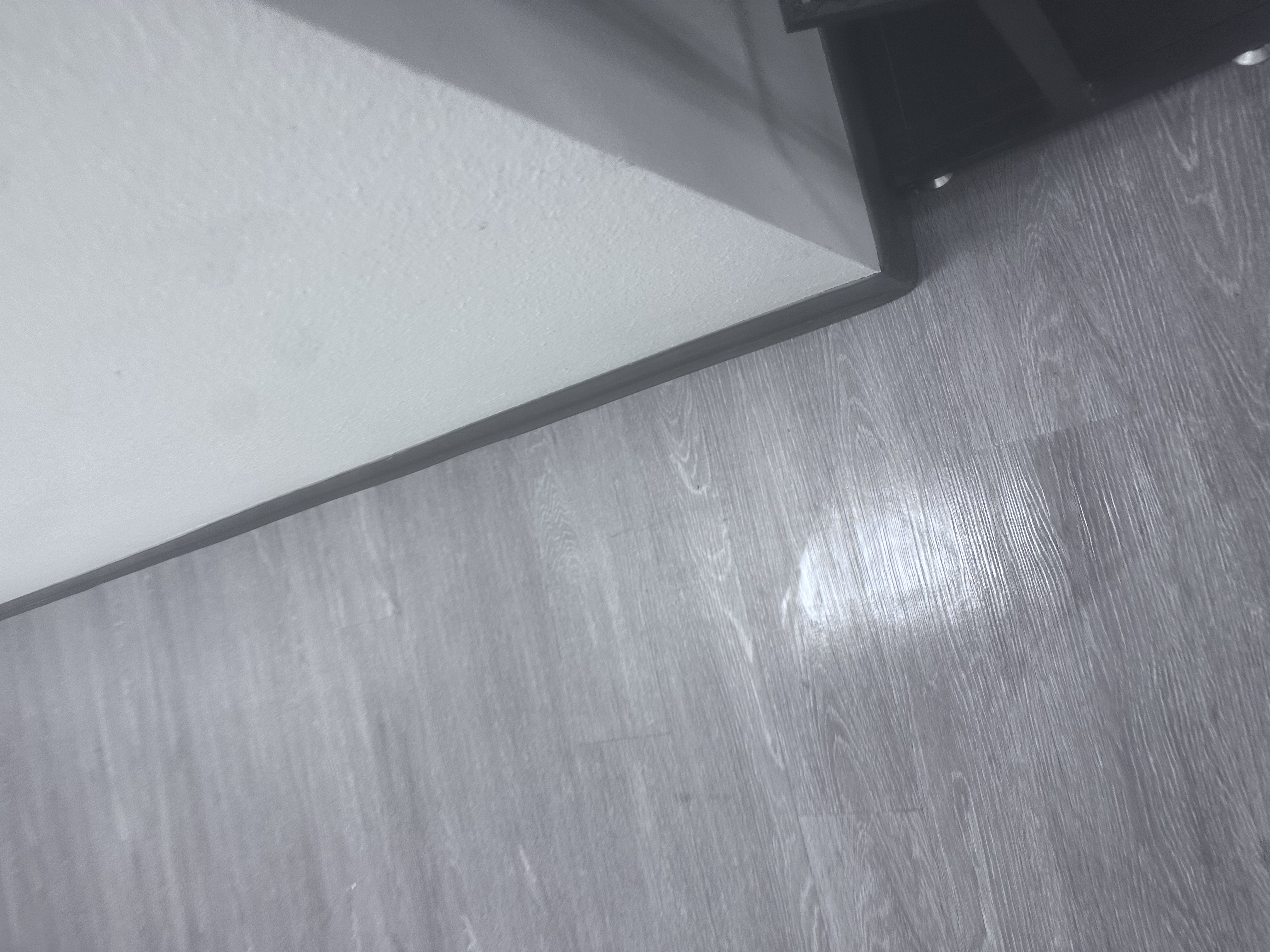 Office floor corner cleaned after detailed janitorial service in Phoenix